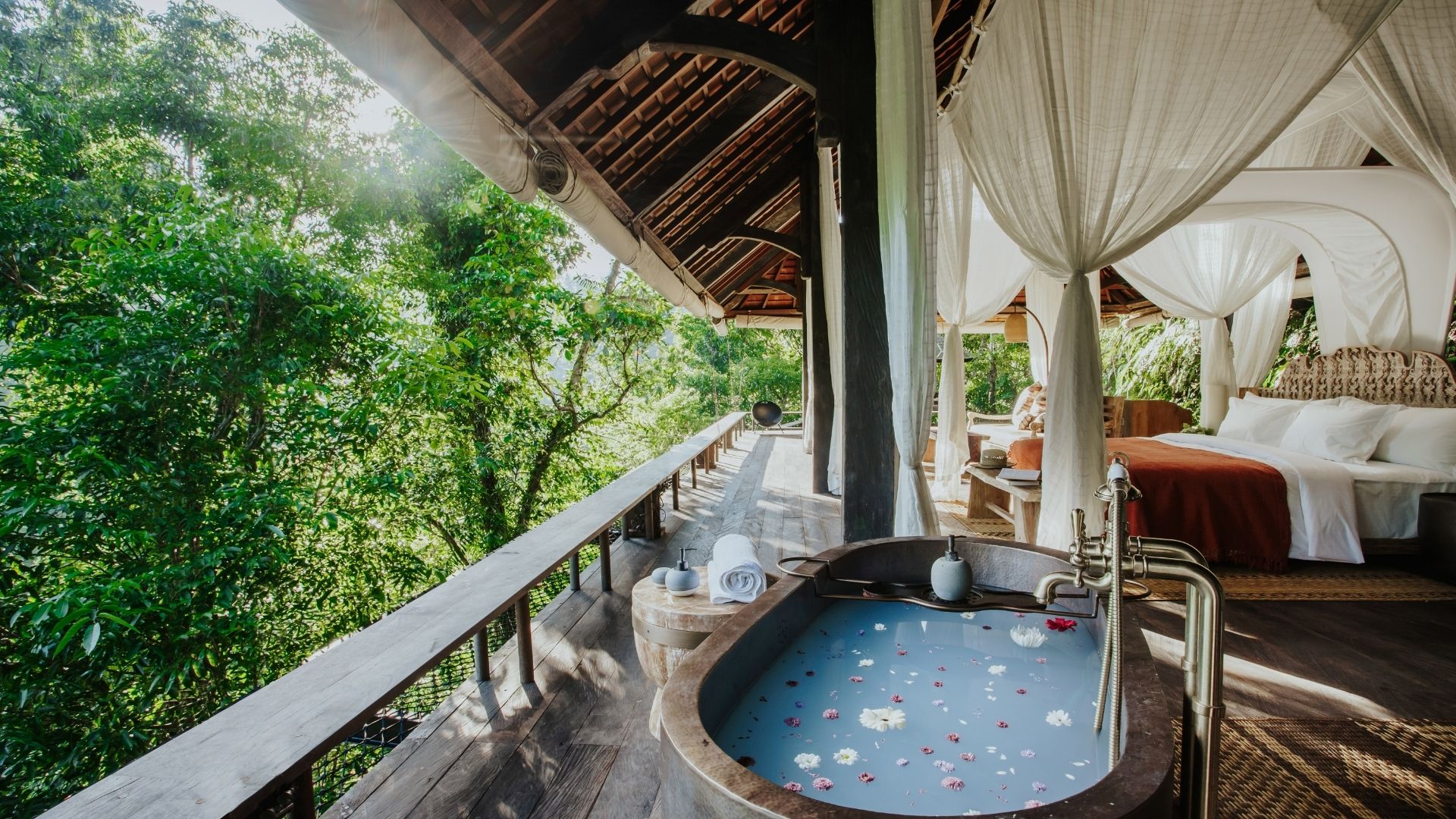 BTE-Accommodation-Above the Waterfall-3.jpg